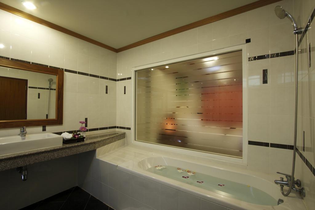 Blue Beach Club & Resort Patong Værelse billede